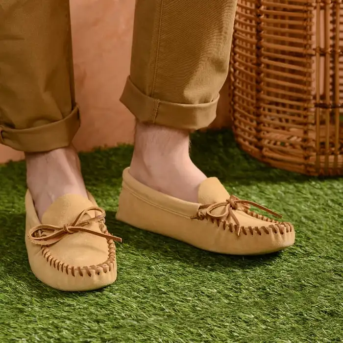 Minnetonka Leather Lace Soft Sole 701