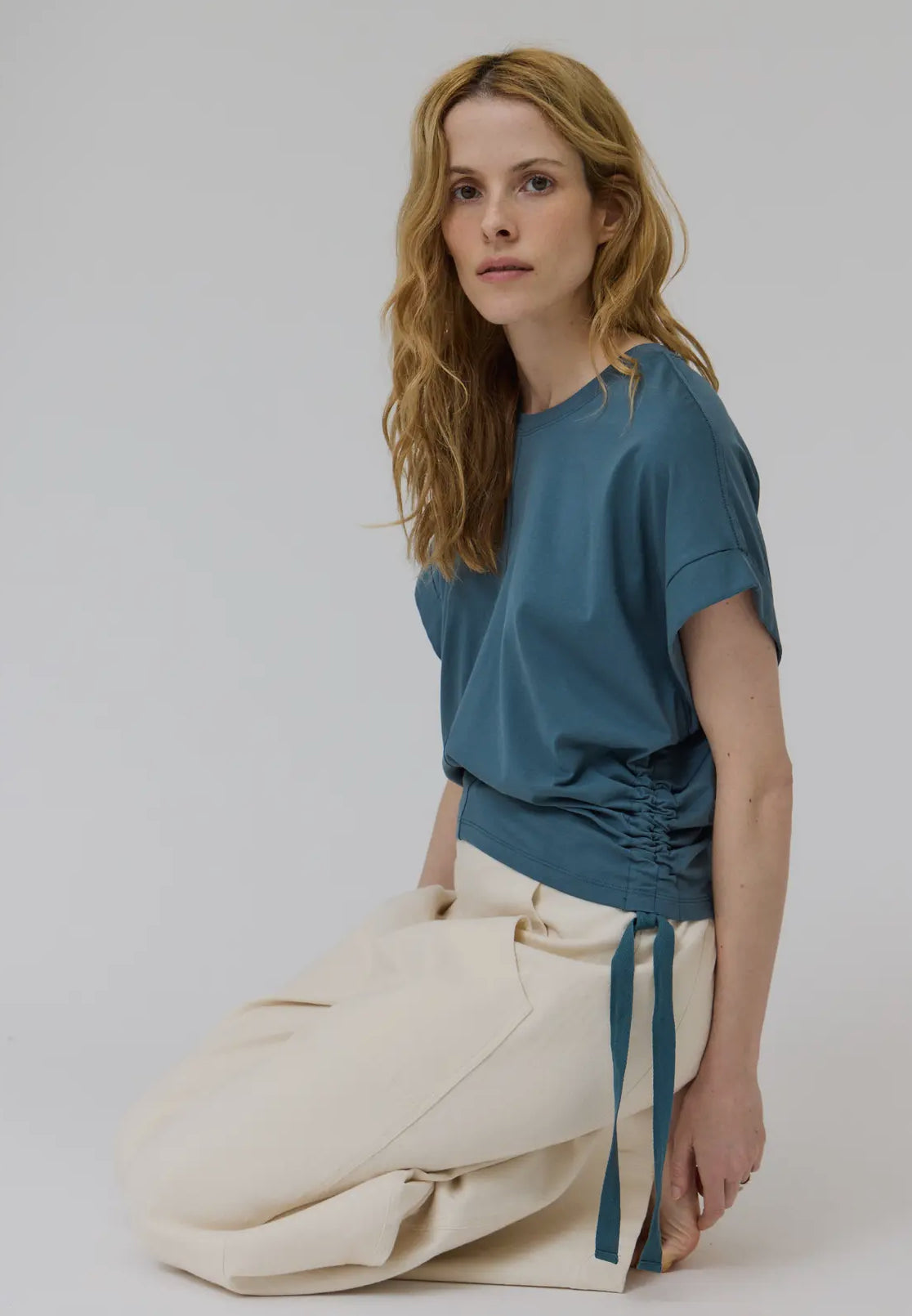 SIDE SCRUNCH TEE 41628