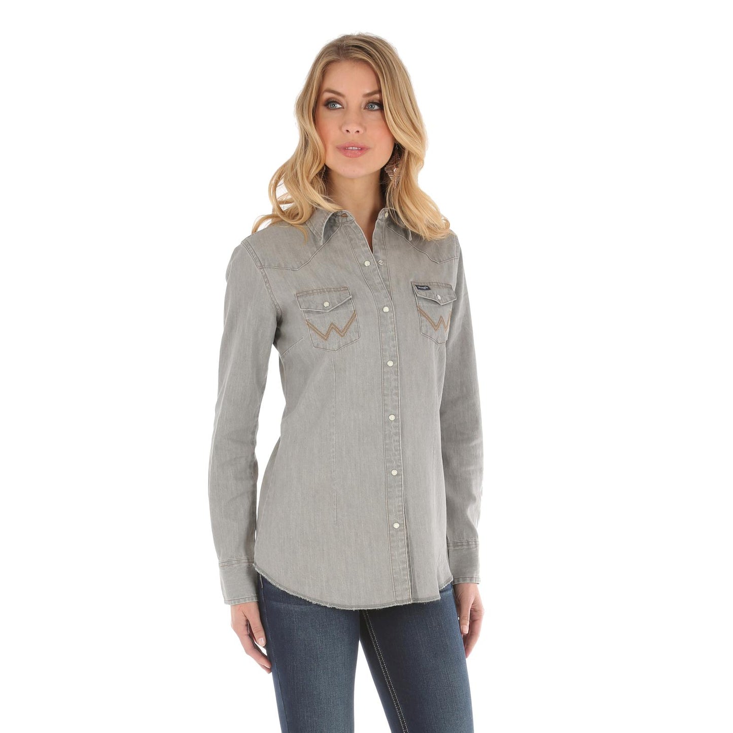 Wrangler WOMEN’S LONG SLEEVE WESTERN SNAP IN GREY DENIM LW3961D