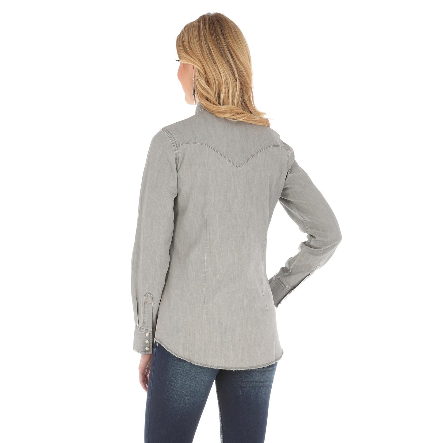 Wrangler WOMEN’S LONG SLEEVE WESTERN SNAP IN GREY DENIM LW3961D