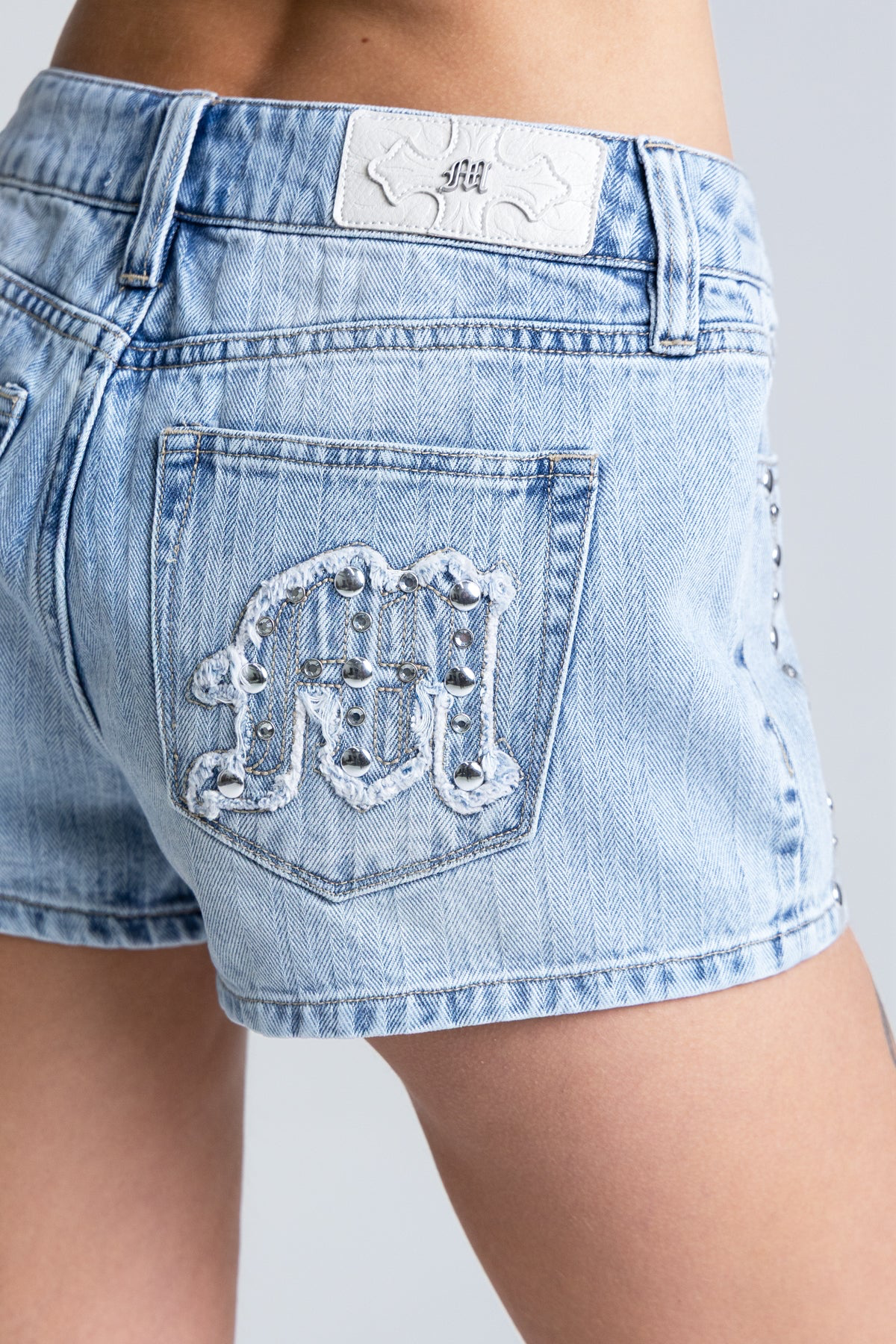 Miss Me Mid Rise Shorts M2409H