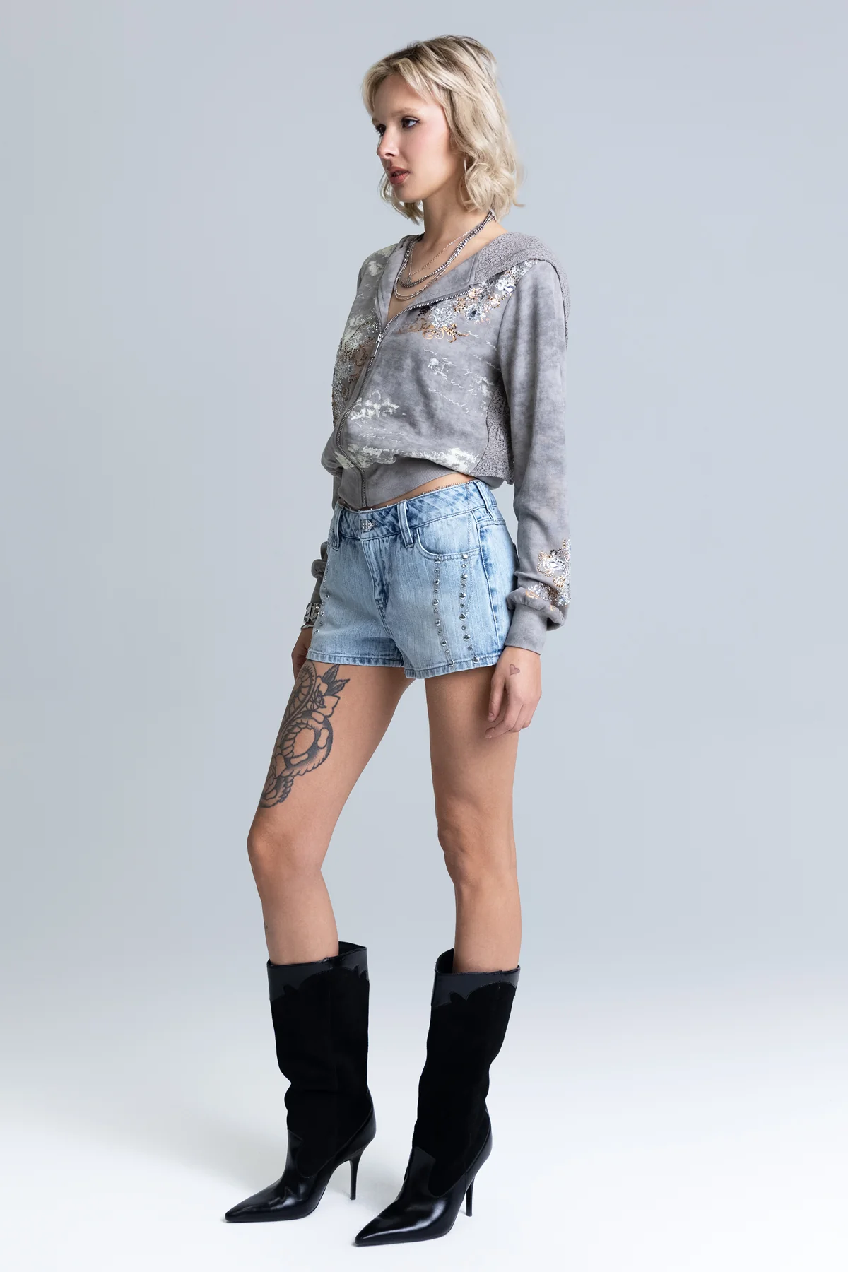 Miss Me Mid Rise Shorts M2409H